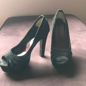 JESSICA SIMPSON 5 inch platform heels.